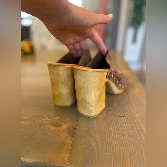 Italian Brown Suede Women's Mules with Wooden Heel Size 9.5 - Picture 5 of 9